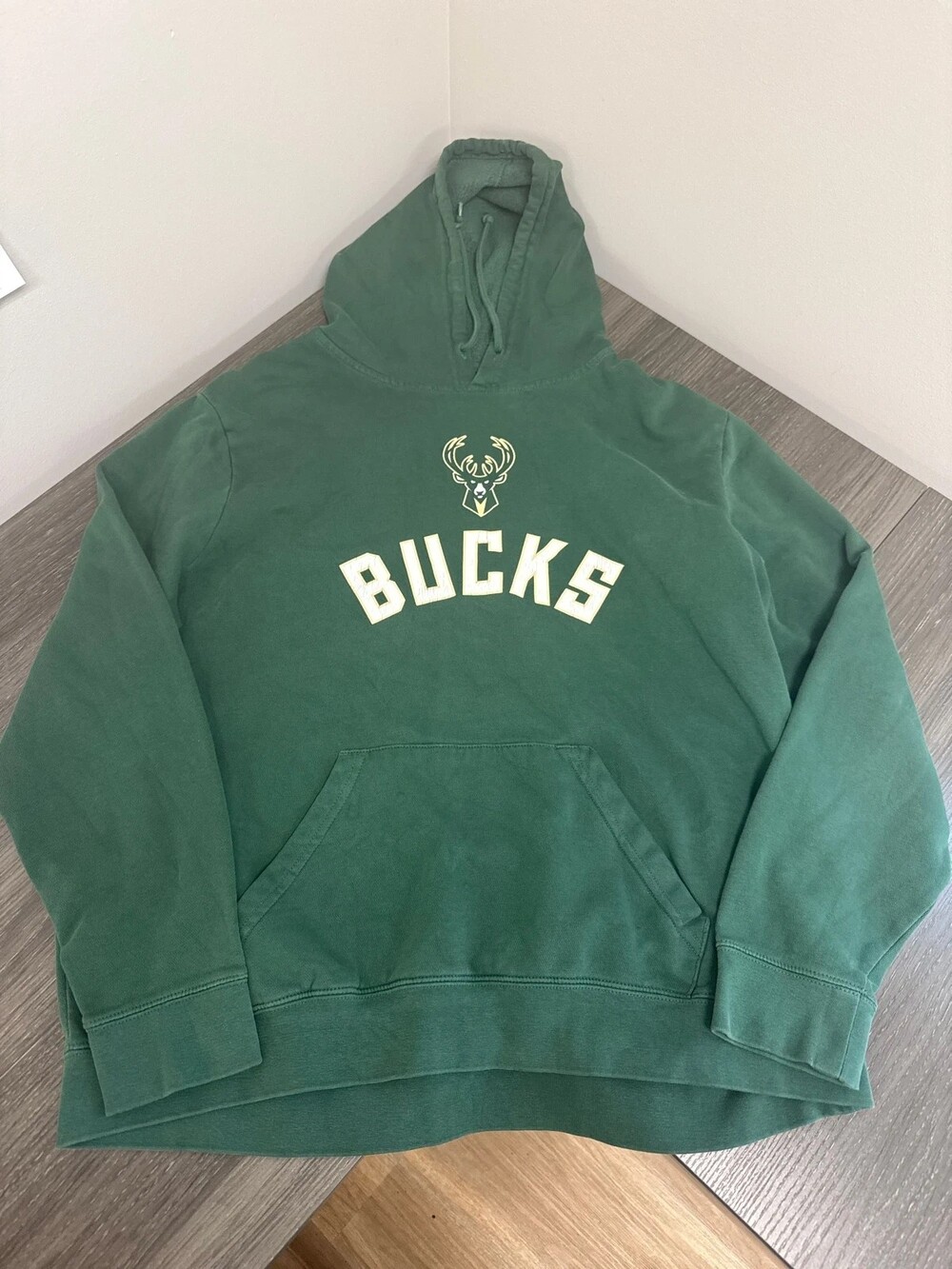 Milwaukee Bucks Hooded Sweatshirt XL